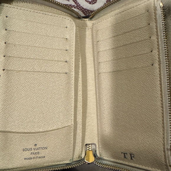 Louis Vuitton Checkered Beige Wallet - Picture 3 of 10